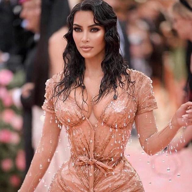 Kim Kardashyan Sozdala Sredstvo Kotoroe Ubiraet Rastyazhki I Cellyulit Za 5 Minut 7dnej Ru