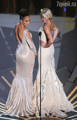Дженнифер Лопес и Камерон Диас вручали коллегам «Оскары» в 2012 году