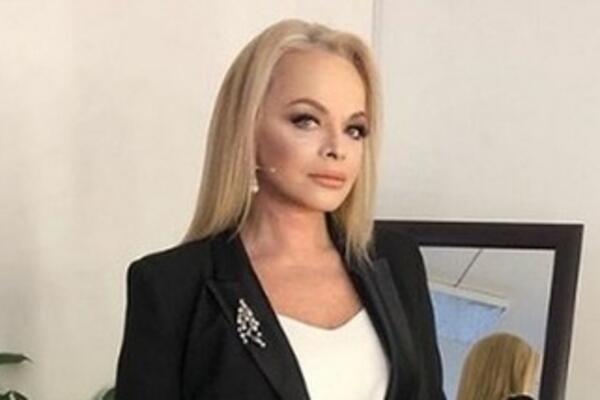 «Просто нет слов»: дочь показала Ларису Долину без макияжа и укладки