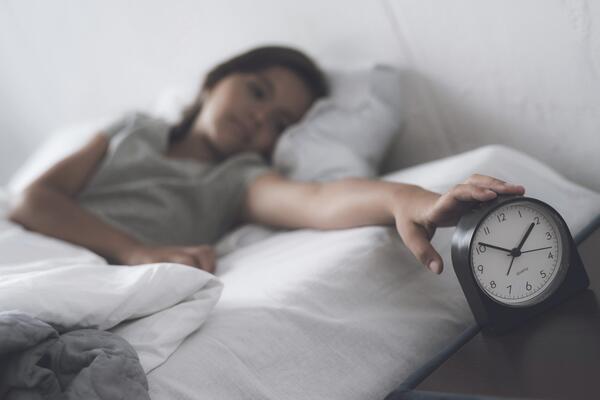 Сомнолог дал совет, как легко засыпать в жару — три простых действия