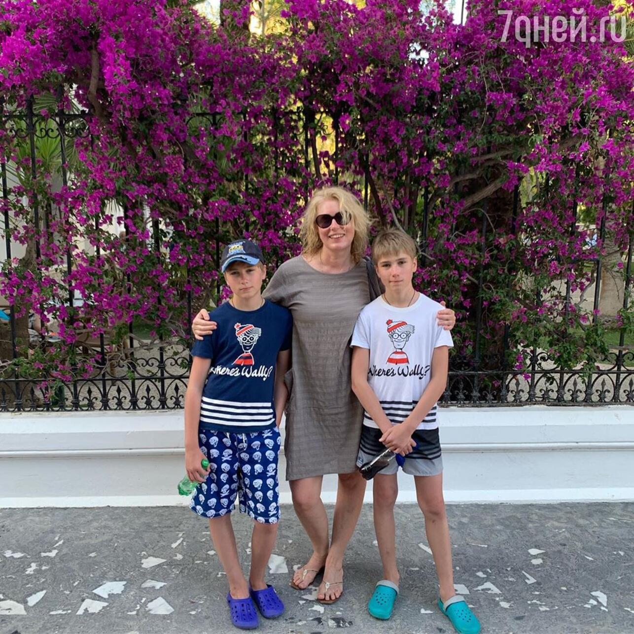 Мария Шукшина с сыновьями: Фомой и Фокой