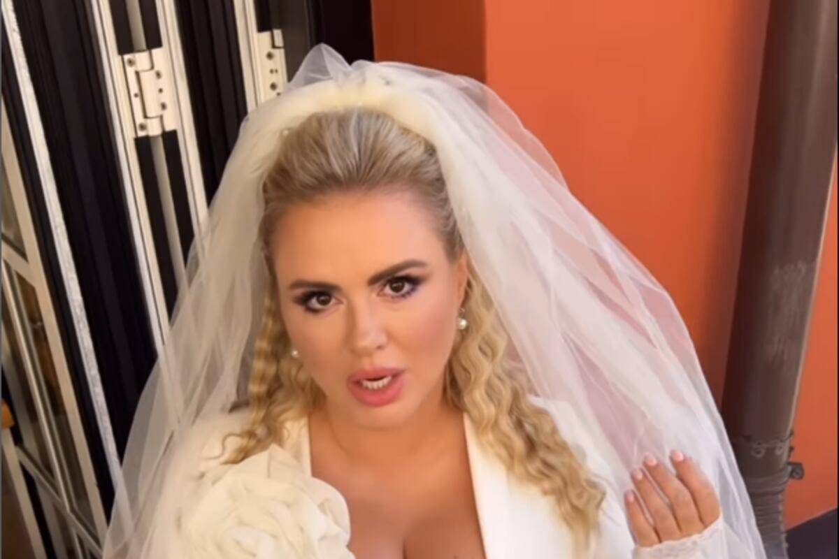 Жетілген порно актрисамен порно