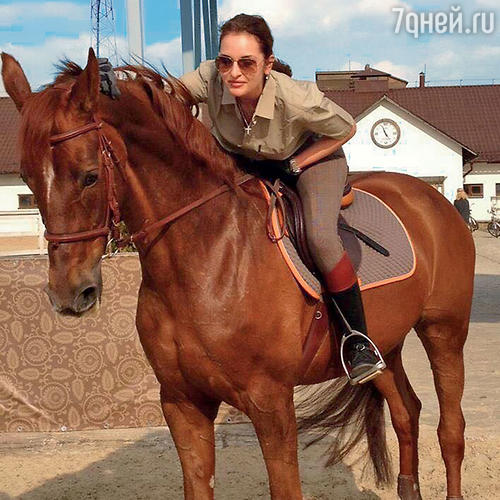 Когда мама вышла замуж за мексиканца, мы перебрались за океан. Но не стали эмигрантами, не оставляли родину