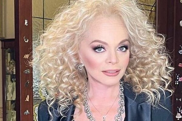 Дочь рассекретила загадочный шрам на шее Ларисы Долиной