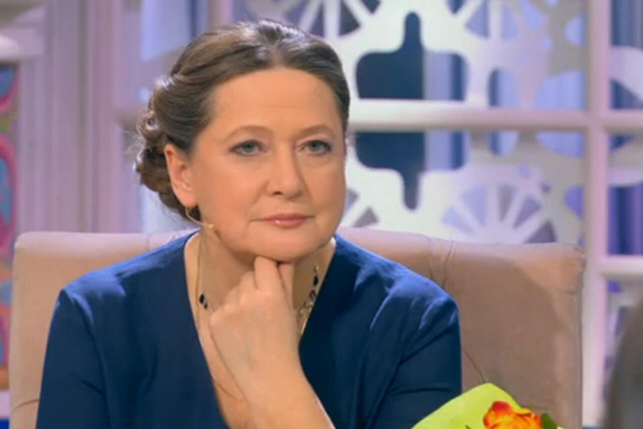 Chiroyli oyoqli qizil sochli qizlar, erotika