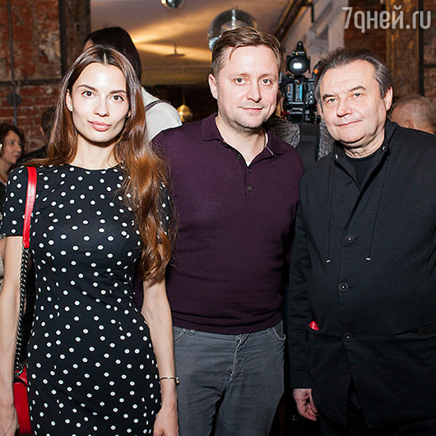 Алексей Учитель и Артем Михалков со своей девушкой
