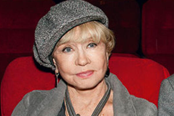 Перекос лица и рубцы: эксперт оценил пластику Алентовой