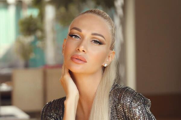 Виктория Лопырева показала фото с новорожденным сыном