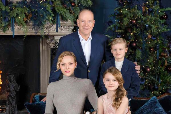 Мамина копия: повзрослевшая дочка княгини Шарлен стала поразительно похожа на мать  