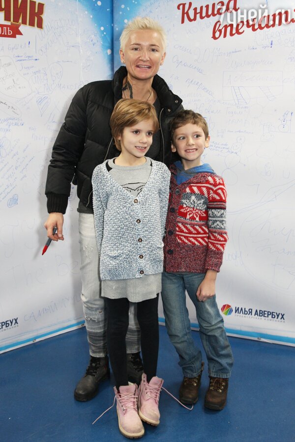 Диана Арбенина с сыном Артемом и дочкой Мартой