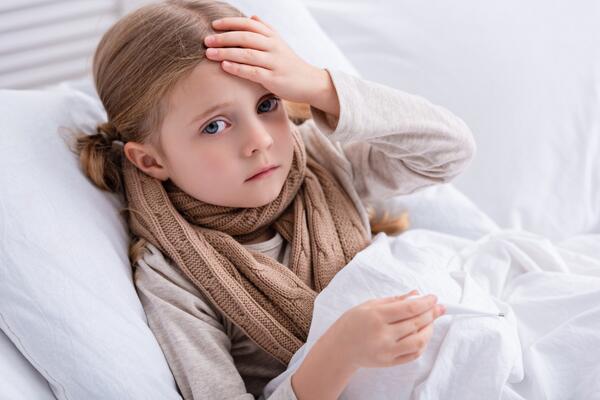 Как облегчить боль в горле у ребенка?