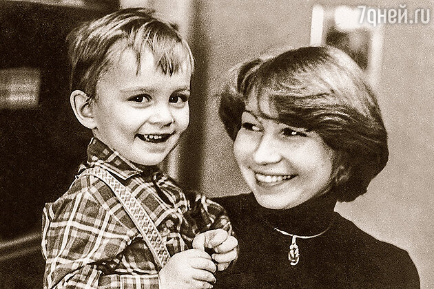 Вера Таривердиева с сыном