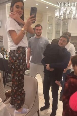 Ксения Бородина и Трофим Семищенко (в центре) фото