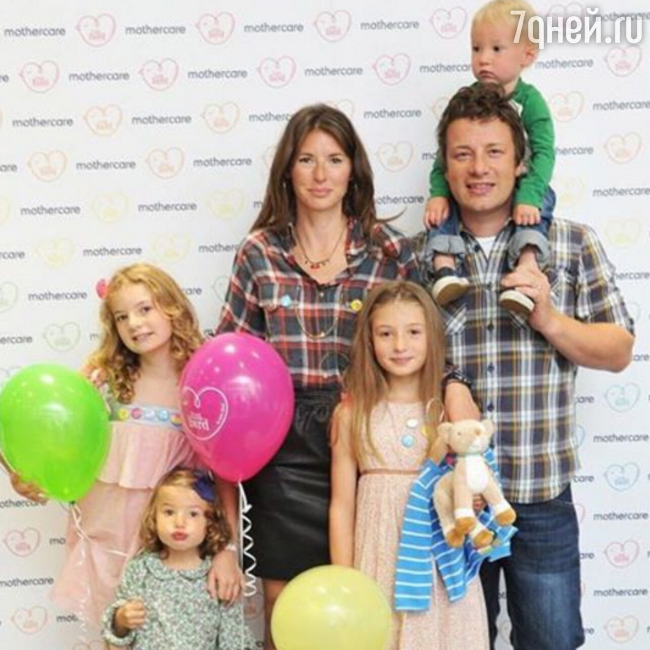 Джейми Оливер с супругой и детьми