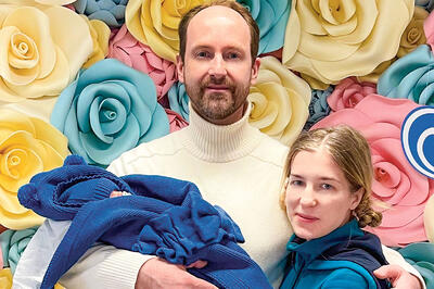 Тарасов показал новорожденного сына