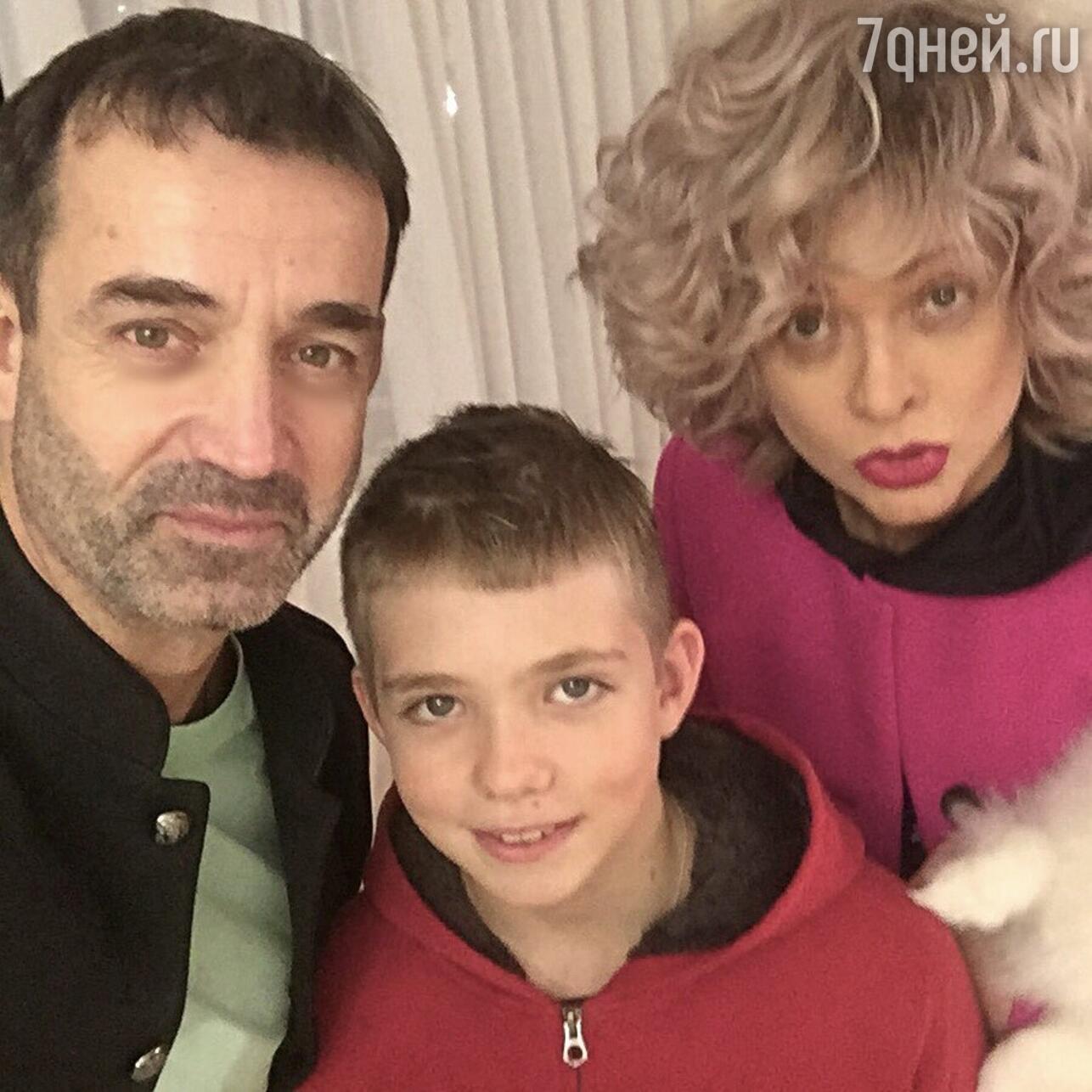 Дмитрий Певцов с женой Ольгой Дроздовой и сыном Елисеем