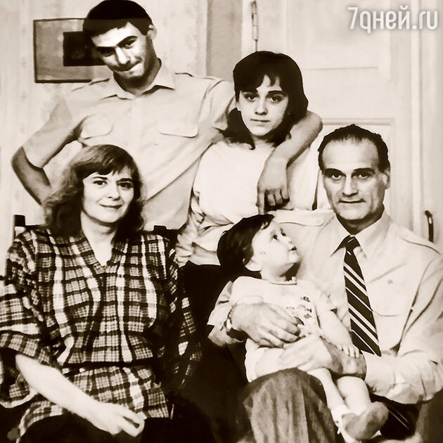 Кахи Кавсадзе с Беллой, сыном Ираклием, дочерью Наной и внуком