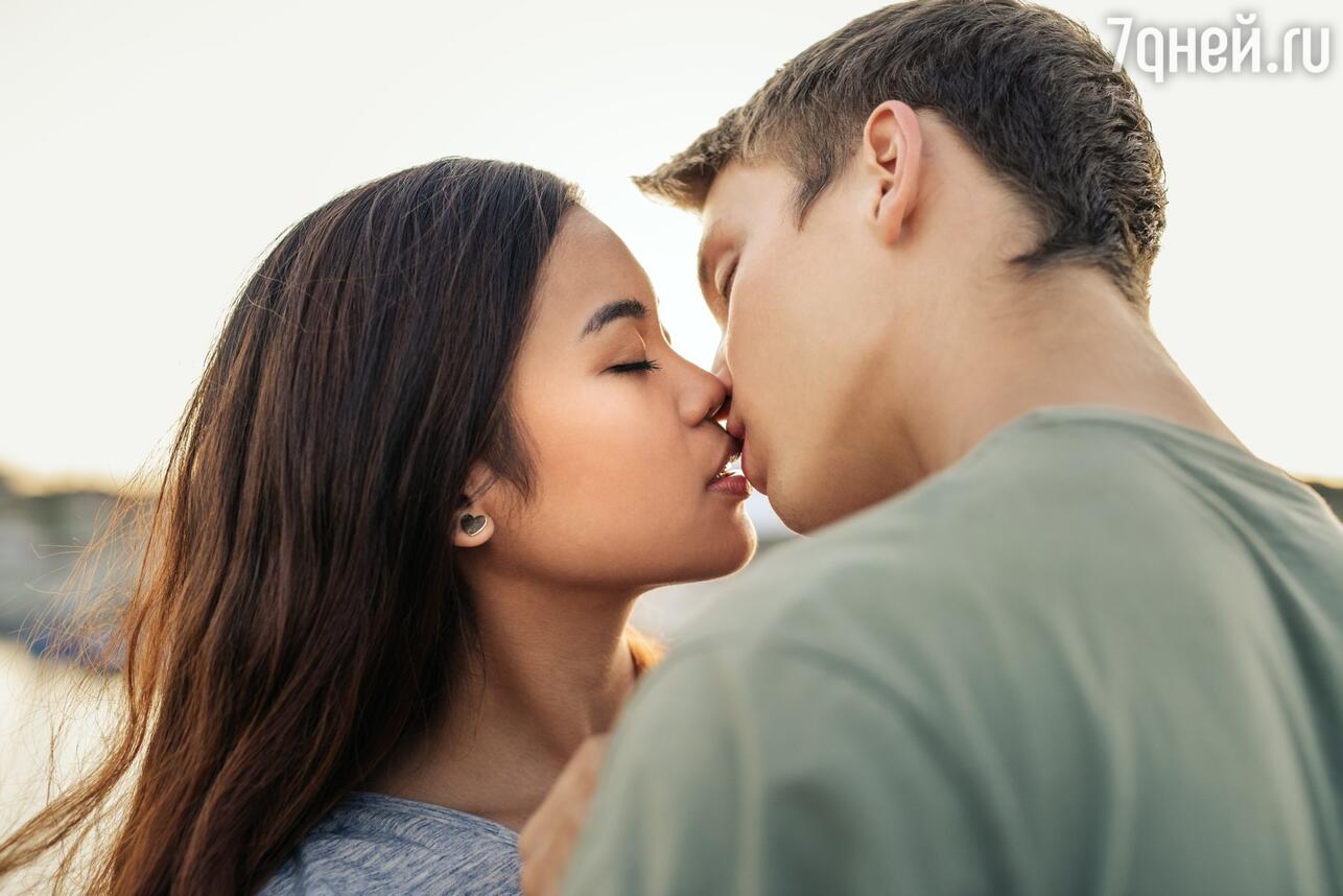 Порно видео: нежный поцелуй в губы секс