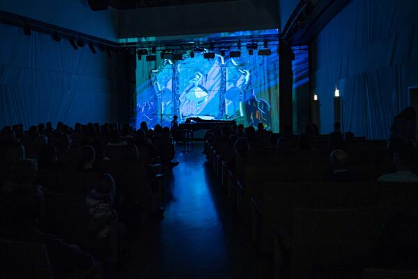 В «Зарядье» состоится мультимедиа-концерт классической музыки Школа/Skola Сrew