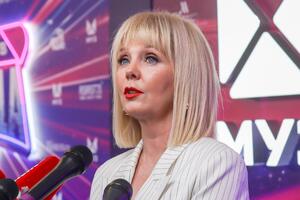 Выяснилось, почему невестка Валерии покинула Россию с мужем и детьми