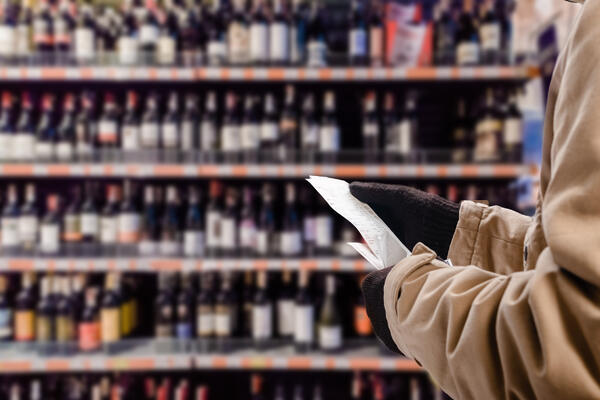 Что делать, если разбили товар в магазине — кто обязан платить и почему