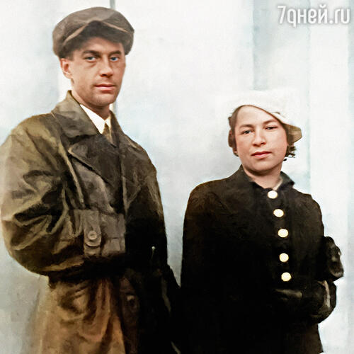 С будущим вторым мужем Агния Львовна познакомилась, как ни странно, через сестер мужа бывшего: редкостный красавец, сын профессора, выпускник МВТУ, инженер, занимавшийся тепловыми электростанциями, Андрей Щегляев бывал в их компании