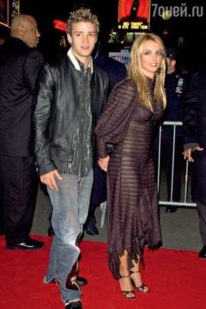 Тимберлейк сохранил дружеские отношения со всеми своими бывшими девушками. С Бритни Спирс на премьере ее фильма «Перекрестки» (февраль 2002 г.)...