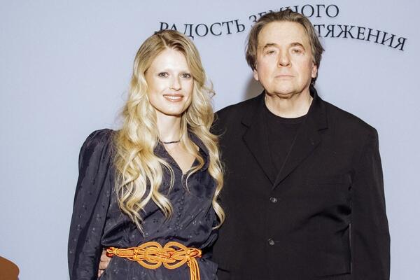 Жена Константина Эрнста показала 5-летнего сына на отдыхе в Абу-Даби