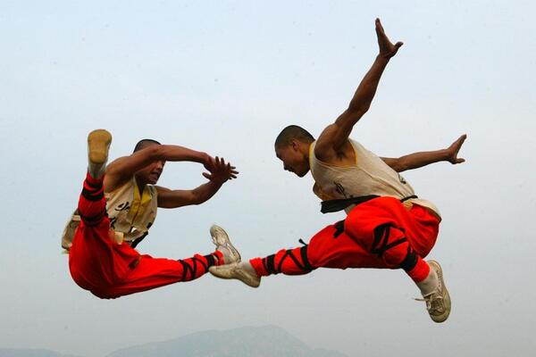 Удивительные тренировки монахов Шаолинь