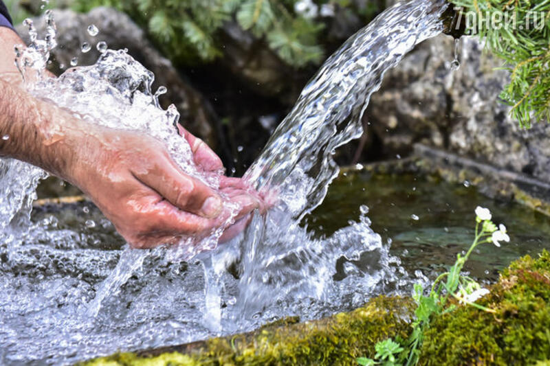 Отбрасывает ли вода тень