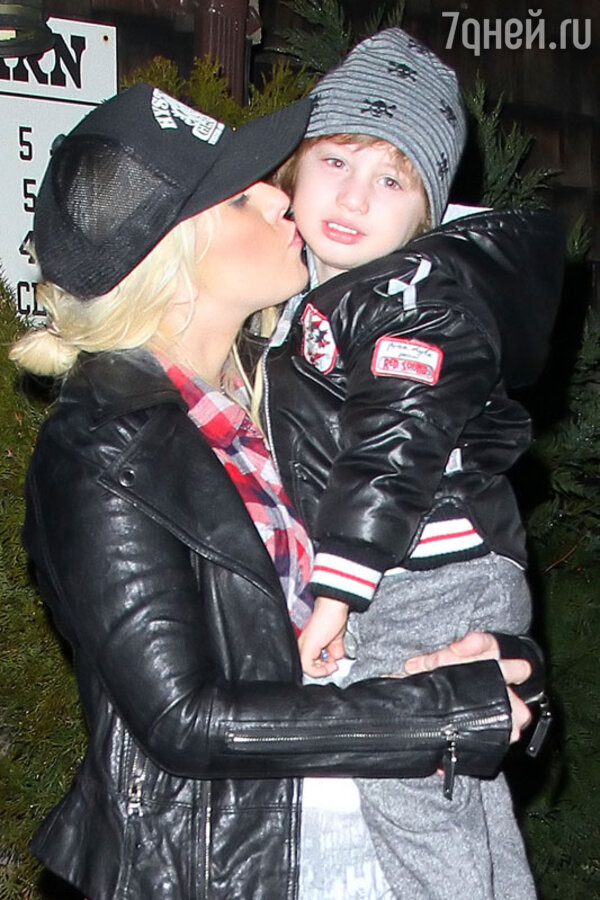   (Christina Aguilera)   . 2013 