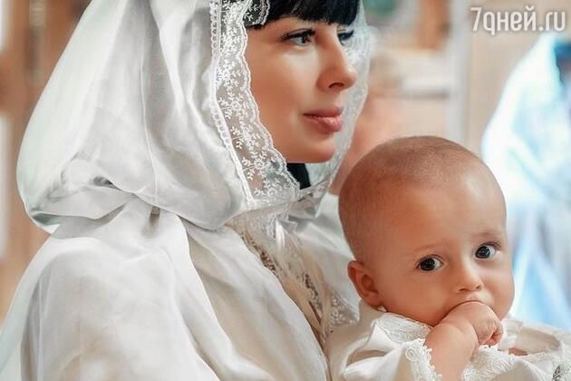 Нелли Ермолаева с сыном Мироном