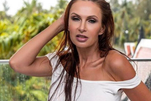 ВИДЕО: Эвелина Блёданс продемонстрировала бюст после операции