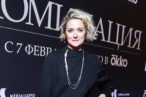 После тайной свадьбы? Надежда Михалкова появилась на премьере с обручальным кольцом