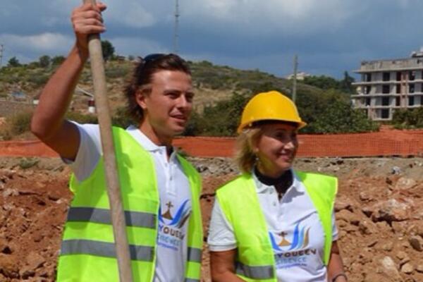 Прохор Шаляпин с женой заложил первый камень своего жилкомплекса в Турции