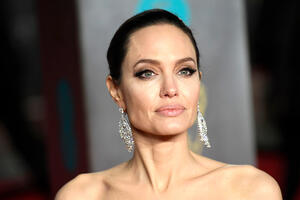 На руки Анджелины Джоли стало страшно смотреть 