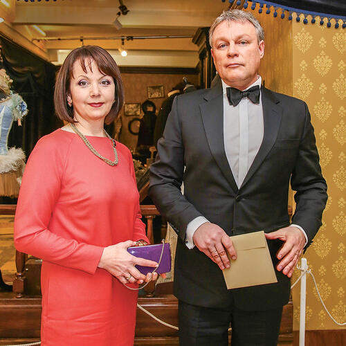 Кестедегі жалқау ромашкалар