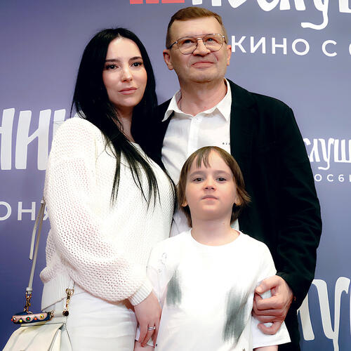 Олег Фомин с женой Татьяной и сыном Максимом, 2024 год