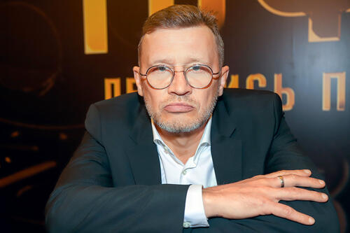 Я всегда как-то справлялся. Все понимают, что выяснять со мной отношения на площадке или спорить бессмысленно. Я знаю, как лучше для актера