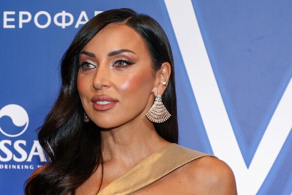 «Не мальчик, а чудо какое-то»: Алсу показала подросшего сына, лицо которого она скрывает