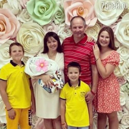 Даниил Спиваковский с женой и детьми