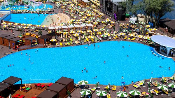Пляжный клуб с бассейнами на «Острове Мечты» откроет летний сезон 1 июня