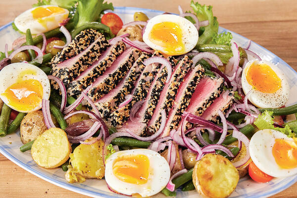 Александр Белькович: салат Нисуаз с тунцом