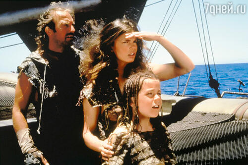 С Джинн Трипплхорн и Тиной Маджорино в фильме «Водный мир». 1995 г.