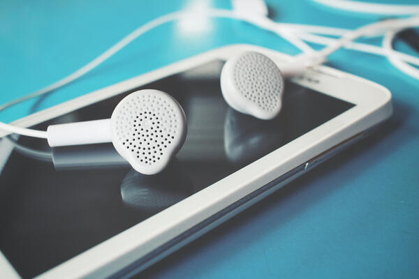 Как очистить динамики смартфона в домашних условиях — зубочистка, щетка и спирт