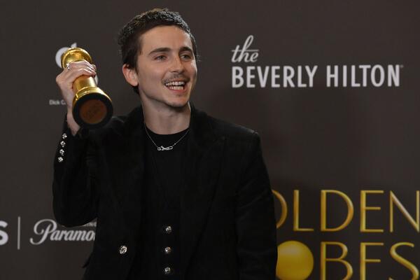 Поцелуй триумфатора:Тимоти Шаламе признался в любви Кайли Дженнер на &laquo;Золотом Глобусе&raquo;  