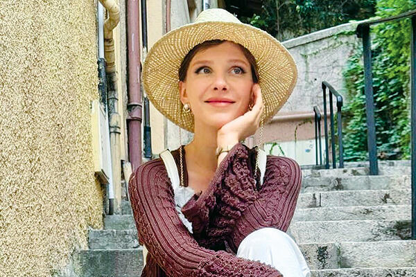 Елизавета Арзамасова показала живот на фоне слухов о третьей беременности