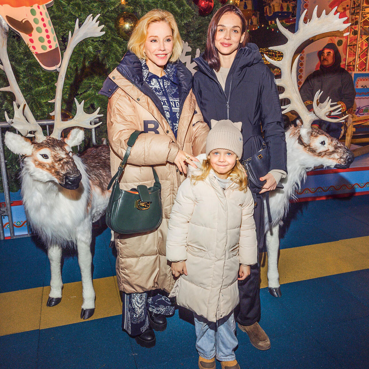 Марина Зудина и Софья Синицына с дочкой Мией