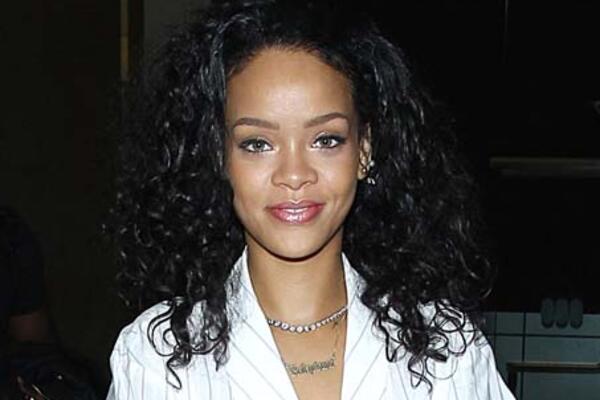 Рианну напугали записки с угрозами от 53-летнего бездомного 