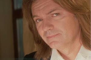 Ремень по расписанию: Дмитрий Маликов каждый год «отплачивает» отцу за детство